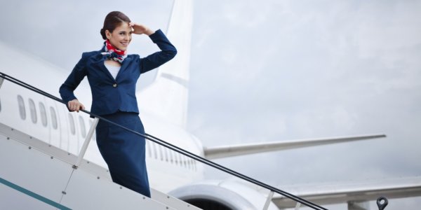 Konyha a felhők felett – avagy, ha stewardess akarsz lenni, tanulj meg úszni